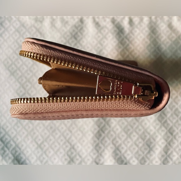 “LOVE MOSCHINO” Blush Color Full Size Wallet. - Picture 5 of 9